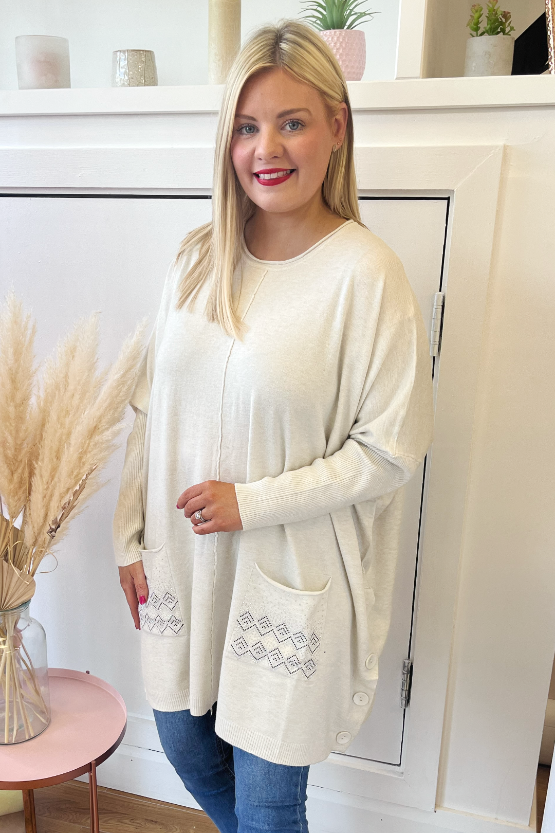 White jumper 2025 with cape